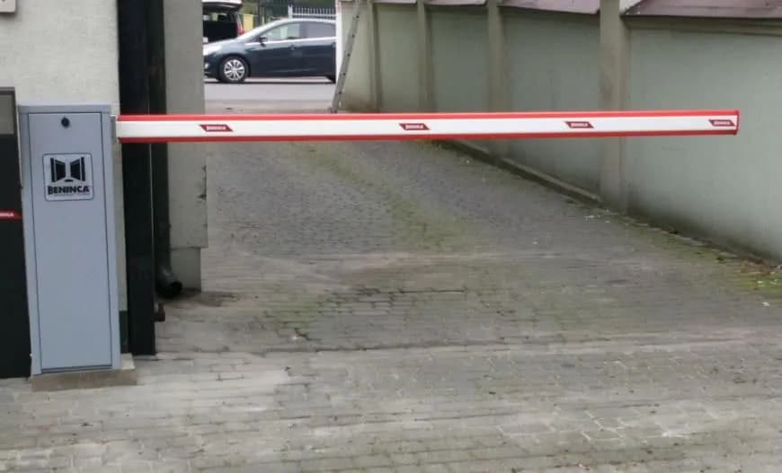 Jak otworzyć szlaban na osiedlu - proste metody dla każdego mieszkańca