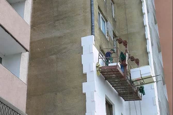 Co to jest docieplenie przegród budynku i jak obniżyć koszty ogrzewania